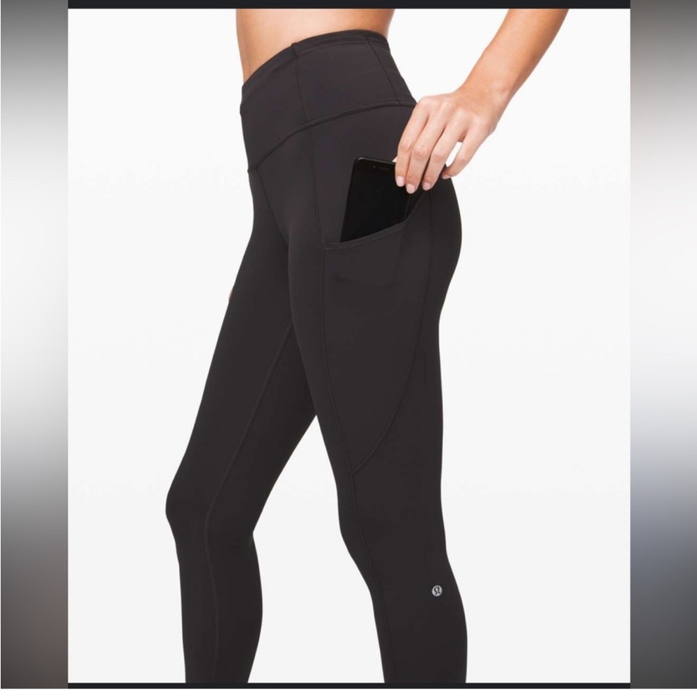 Lululemon leggings with pockets black excellent condition size 6